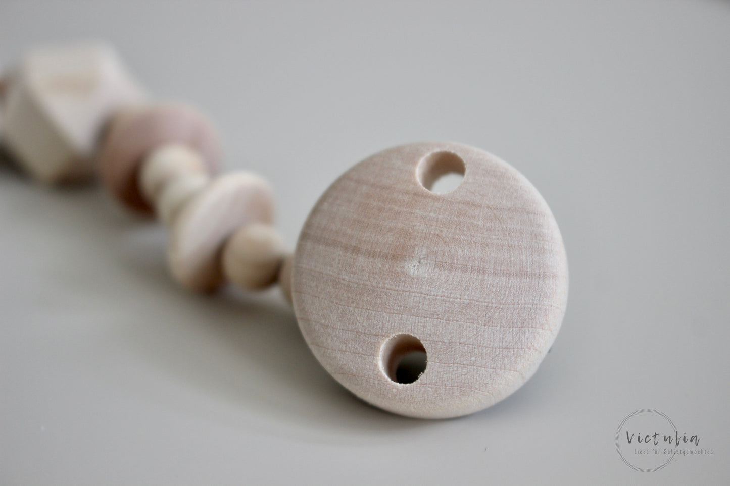 Schnullerkette aus Holzperlen